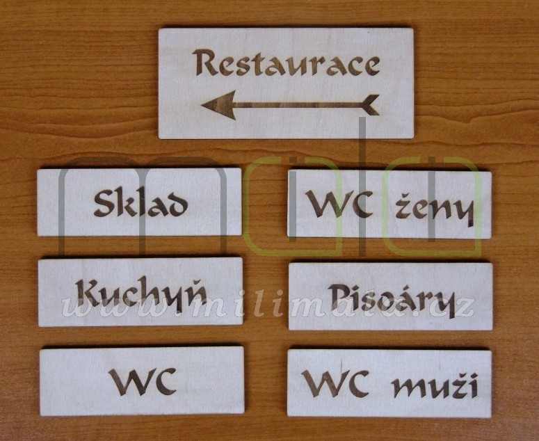 dřevěné dveřní štítky