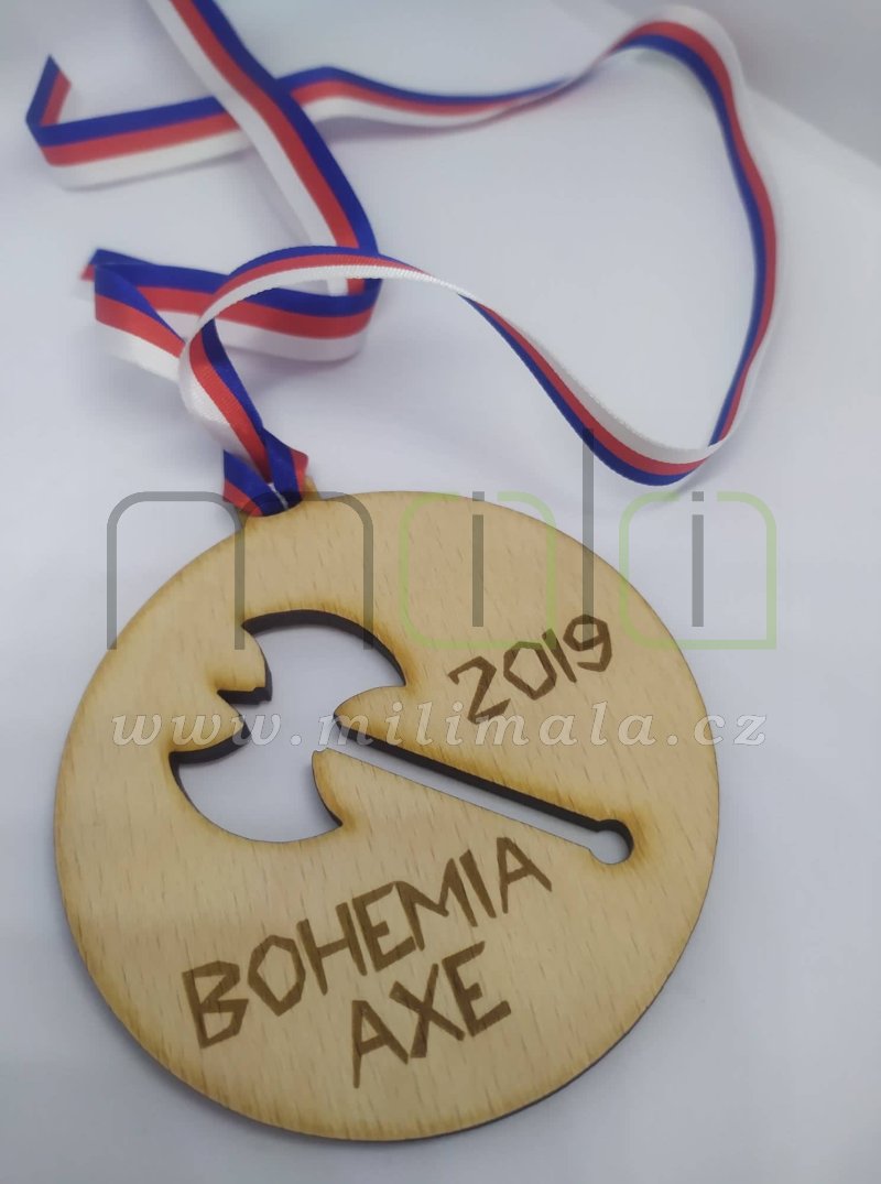 Dřevěná medaile 7cm se stuhou - výřez