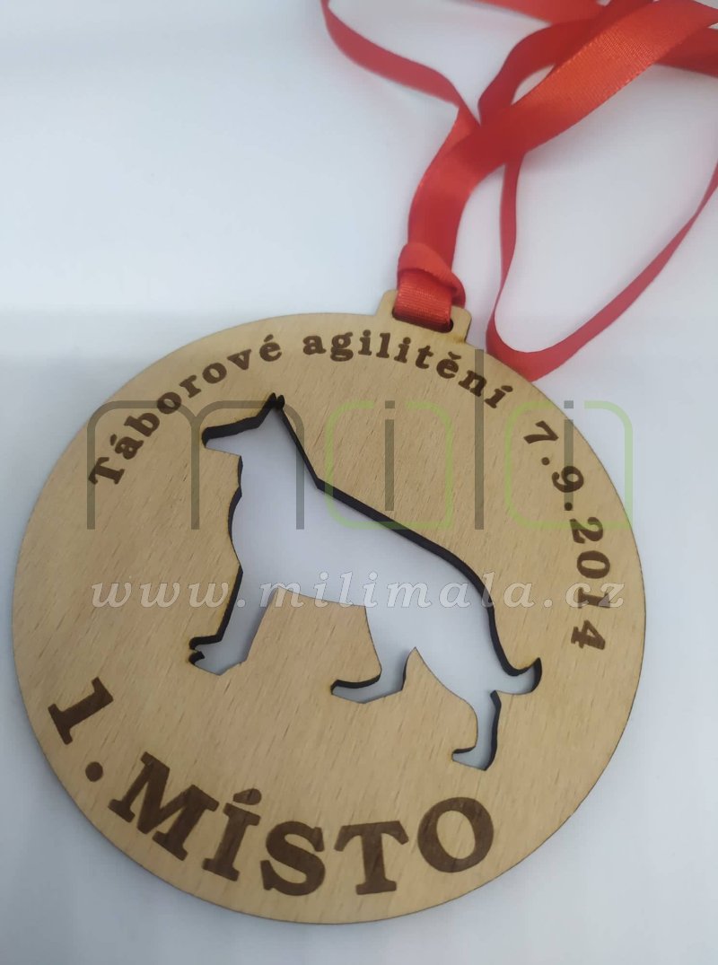 Dřevěná medaile 8cm se stuhou - výřez